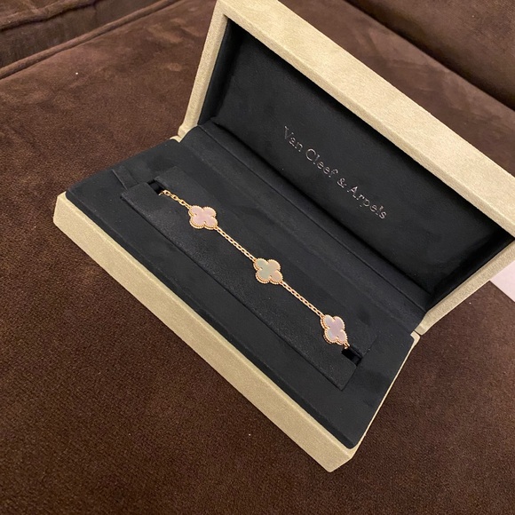 Van Cleef & Arpels Mother of Pearl Alhambra Bracelet - Picture 5 of 15